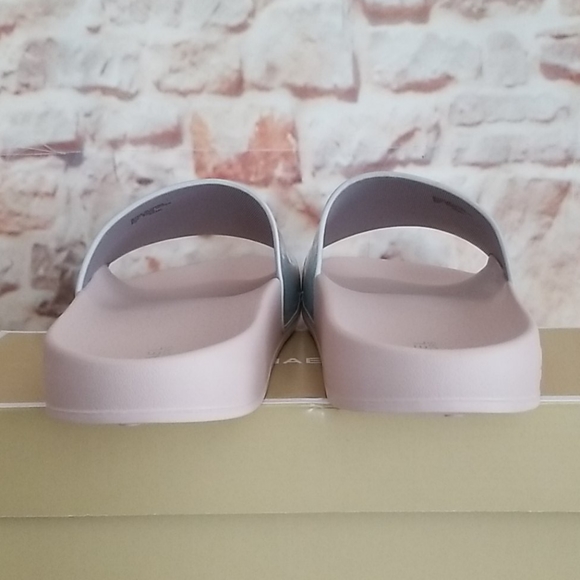 New Michael Kors Gilmore Slide Sandals - Picture 5 of 9